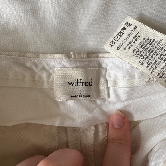 Aritzia Carrot Pants in Light Birch Size 0 - Picture 2 of 3